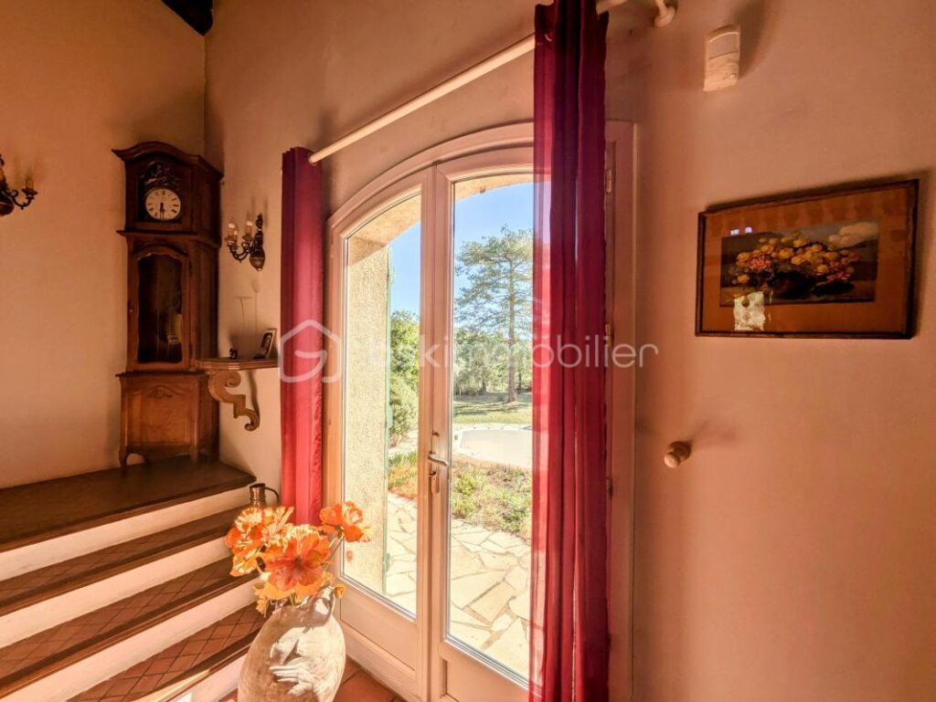 Maison d’architecte de 208m2 au calme sur terrain clos et sécurisé – 6 pièces – 4 chambres – 208 m²