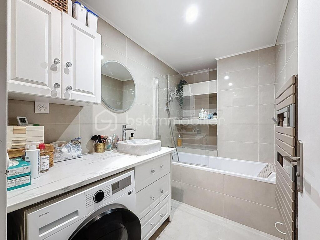 APPARTEMENT 3 PIÈCES RÉNOVÉ 65m2 AVEC PARKING PRIVATIF – 3 pièces – 2 chambres – 65 m²