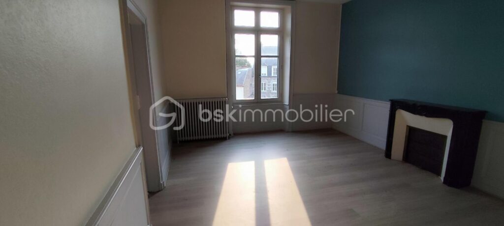 Immeuble de 495 m2 Centre ville de Fougères – NR pièces – NR chambres – 495 m²