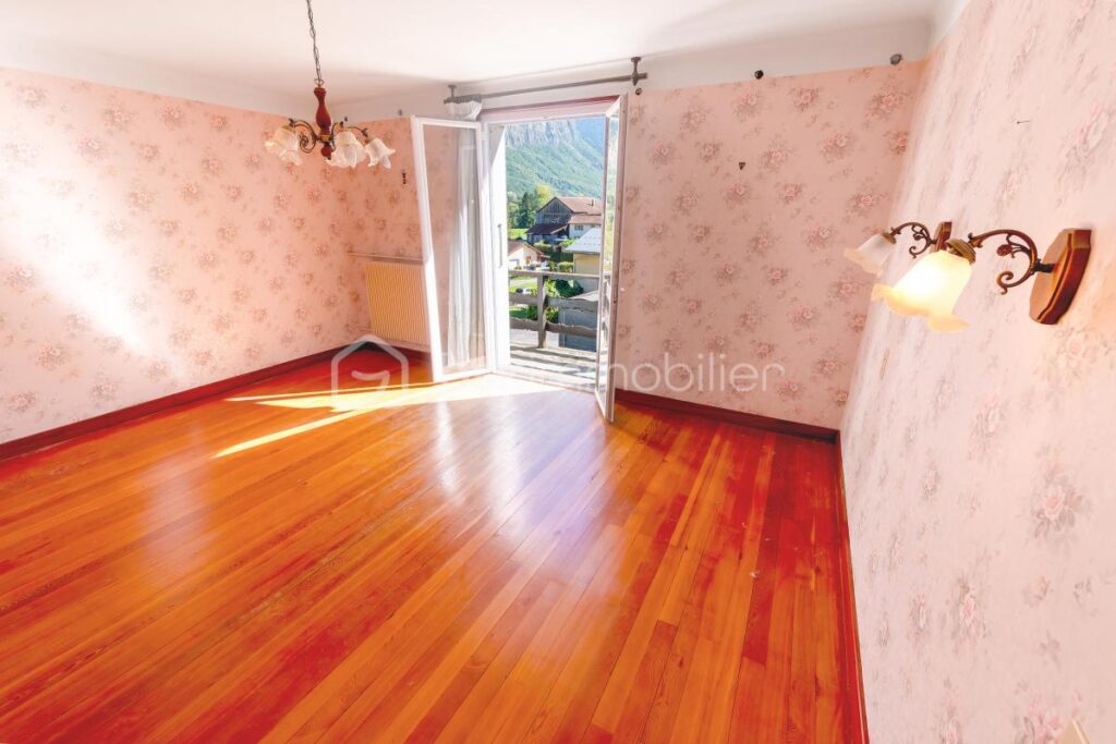 74300 – MAGLAND – GRANDE MAISON DE VILLAGE – PROJET DE RÉNOVATION – SITUATION AU CALME ET ENSOLEILLÉE – 3 NIVEAUX, 270M² DE SURFACE TOTALE POUR 170M² HABITABLES – 8 pièces – 4 chambres – 170 m²