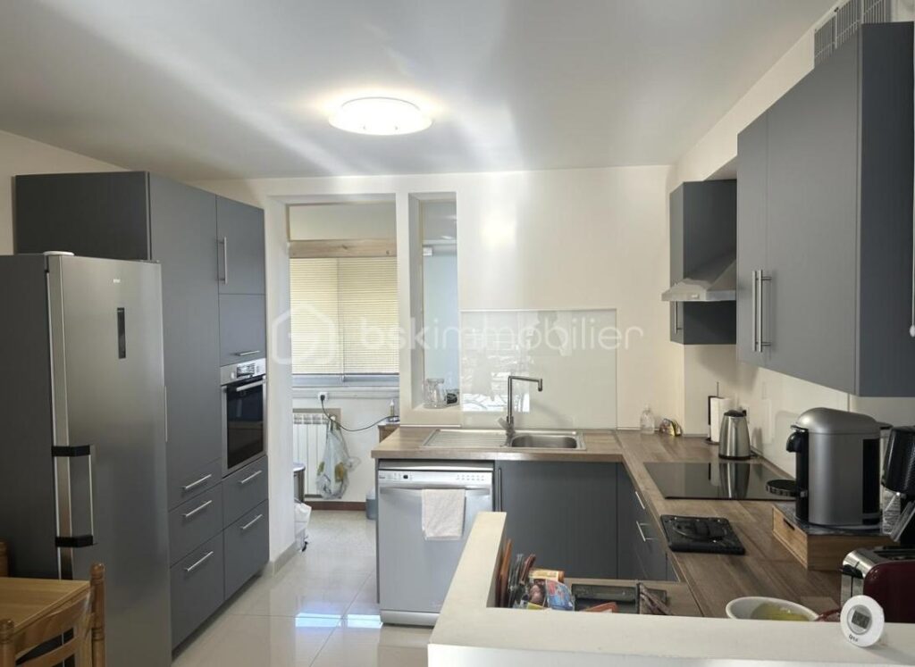 Appartement rénové tout confort 3 pièces avec terrasse – 3 pièces – 2 chambres – 83 m²