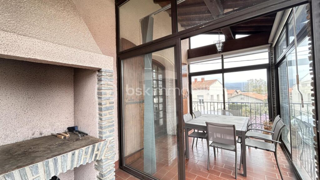 VILLA 188 m² Prades – 8 pièces – 5 chambres – 188 m²