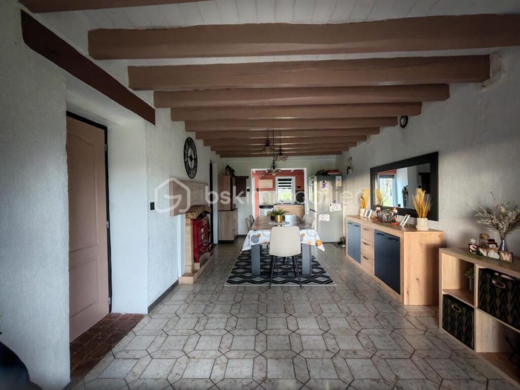 CHARME & AUTHENTICITÉ AU CŒUR DE LA CAMPAGNE BRESSANE – 8 pièces – 4 chambres – 171 m²