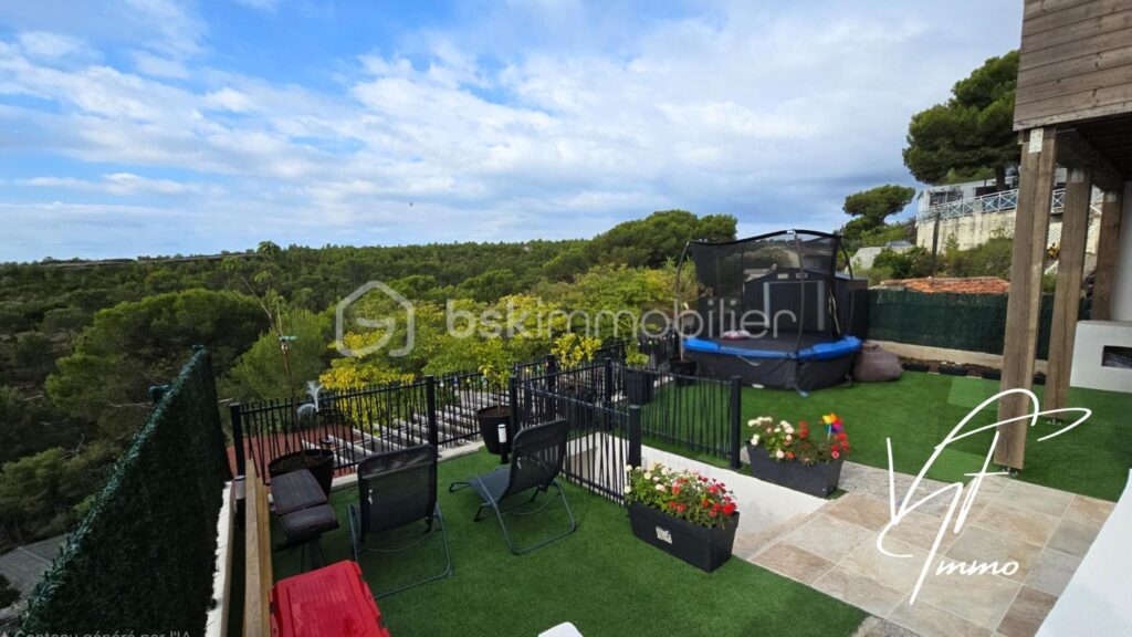 Castellet – Maison divisée en deux logements dans résidence sécurisée avec piscine – 5 pièces – 3 chambres – 92 m²