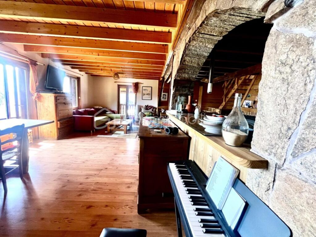 Maison 5 pièces Jarrier – 5 pièces – 3 chambres – 204 m²