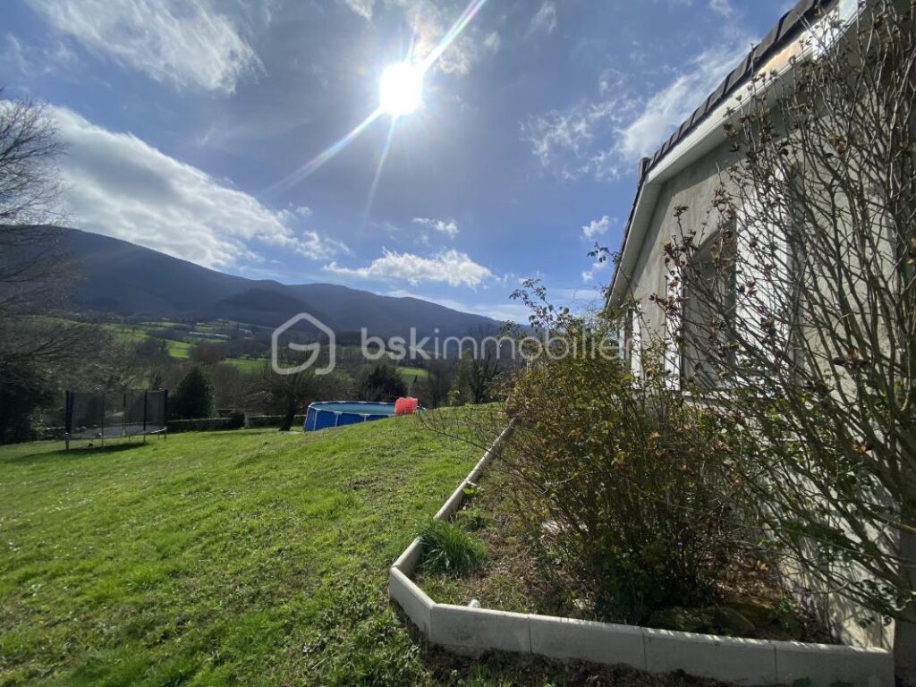 MAISON, 5 CHAMBRES, GRAND JARDIN ET ATELIER – 7 pièces – 5 chambres – 172 m²