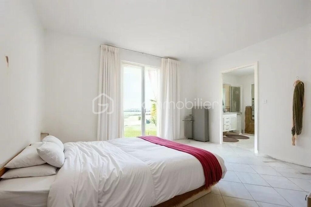 À VENDRE – À 7 min de Morlaàs , Maison contemporaine de plain pied – 133 m² – Terrain 2619 m² – Vue Pyrénées – Prestations haut de gamme – 4 pièces – 3 chambres – 132 m²