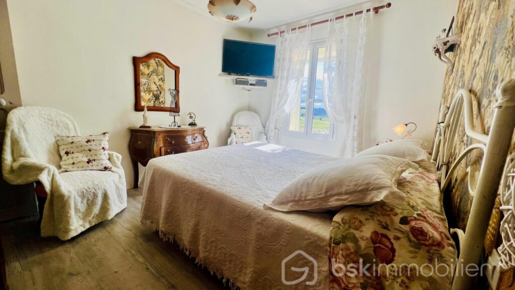 Maison avec vue superbe, grand sous-sol et vaste terrain – 12 pièces – 6 chambres – 185 m²