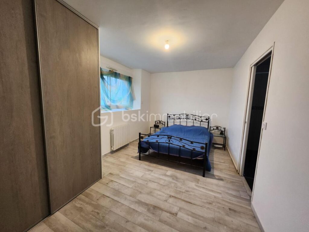 Longère en pierres de 6 pièces de 160 M2 à GRAND-CHAMP – 6 pièces – 4 chambres – 160 m²