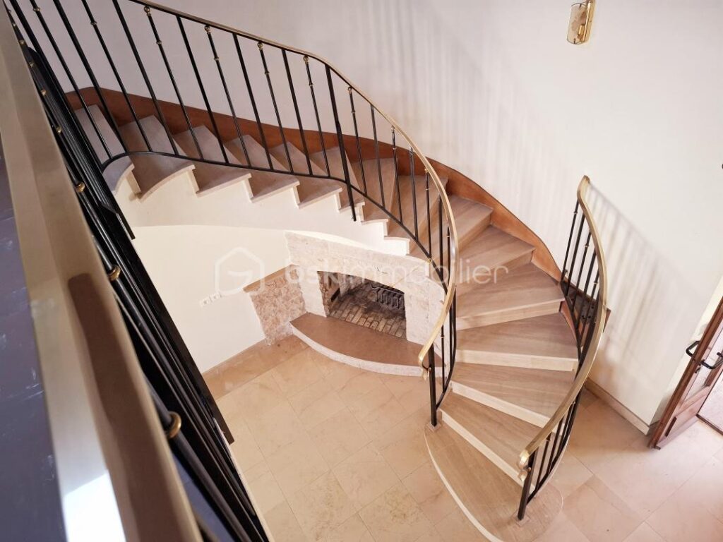 JOLIE MAISON EN PIERRE PRIX NEGOCIABLE – 4 pièces – 2 chambres – 91 m²