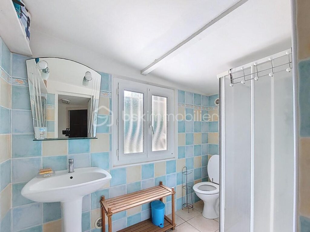 VILLA DE CARACTERE AVEC PISCINE – 7 pièces – 4 chambres – 158 m²