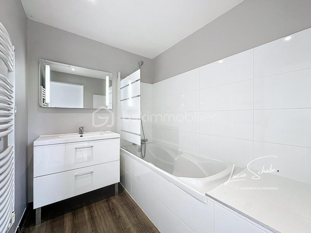 Appartement T3 en rez-de-jardin – 65 m² avec terrain privatif – 3 pièces – 2 chambres – 64 m²