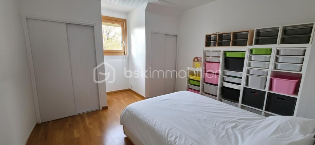 Maison familiale avec parc arboré 3 600 m² – Piscine – Calme absolu à Saint-Seurin-sur-l’Isle – 6 pièces – 4 chambres – 144 m²