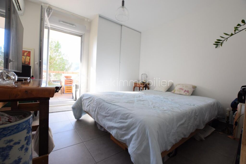 SUPERBE 3 PIECES DANS RÉSIDENCE DE STANDING (le Green domaine)ET 2 PARKINGS PRIVATIFS – 3 pièces – 2 chambres – 63 m²