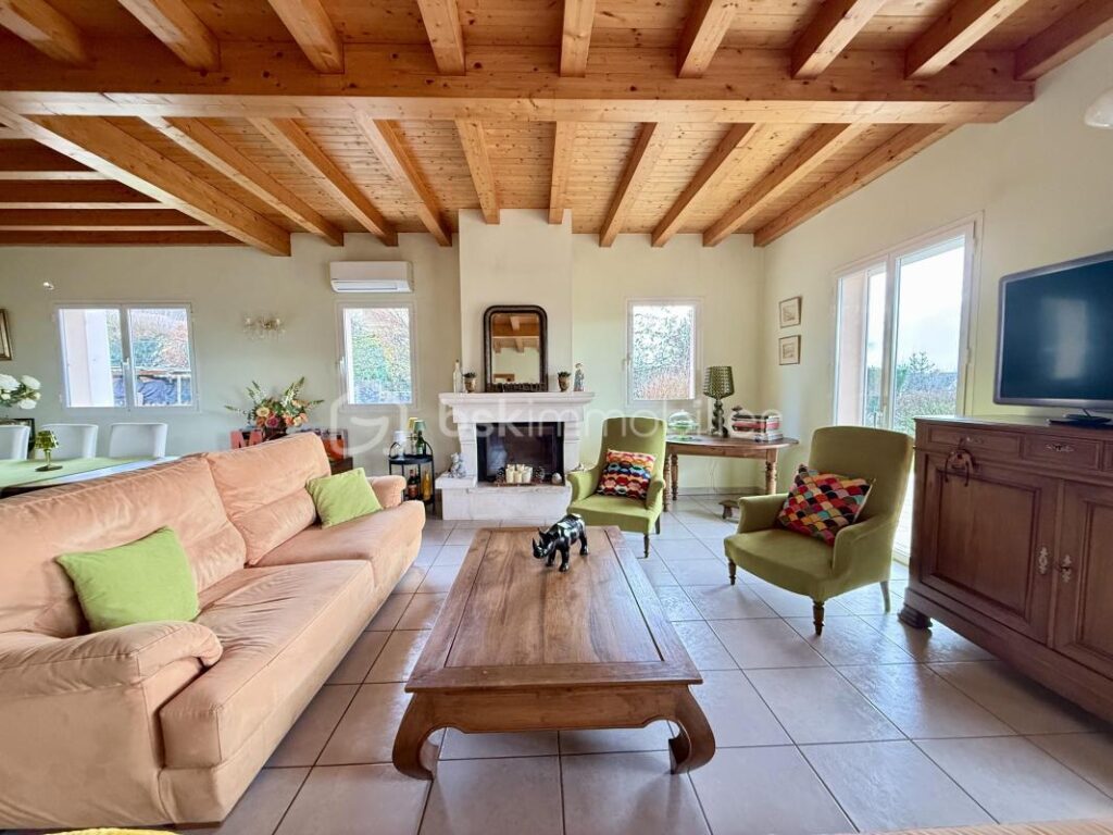 MAISON CONTEMPORAINE 152 M2 – TERRAIN – 3150 M2 – SAINT-CASSIEN – 5 pièces – 3 chambres – 152 m²