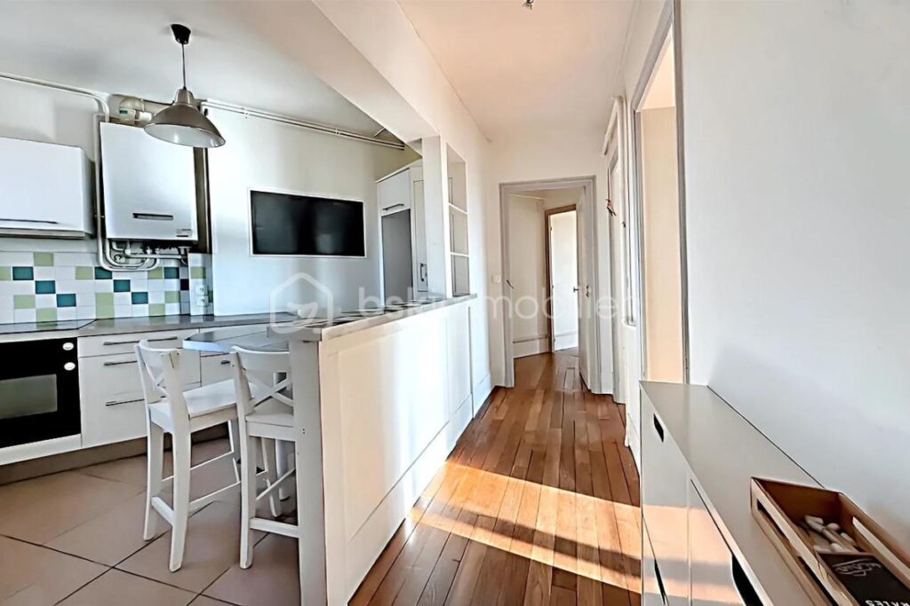 Trois pièces ENSOLEILLEE au DERNIER ETAGE avec VUE DEGAGEE sur Malakoff – 3 pièces – 2 chambres – 59 m²