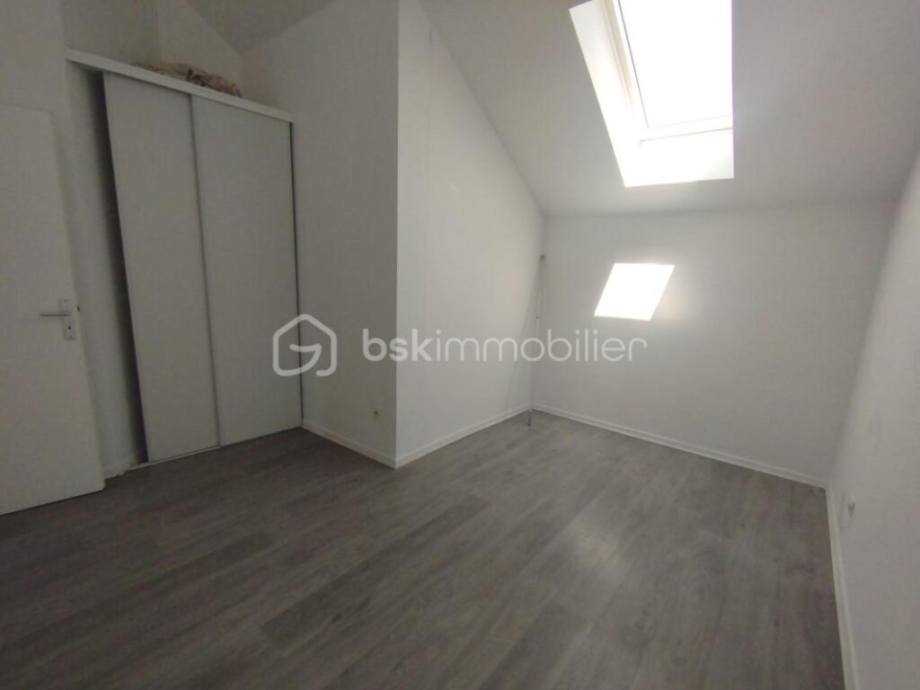APPARTEMENT T4 EN DUPLEX – 5 pièces – 3 chambres – 76 m²