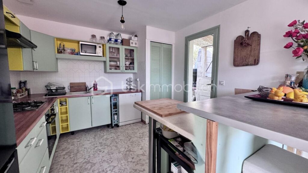 ACHAT Maison avec vue dégagée, 3 chambres + dépendance et grand terrain – Le Val – 6 pièces – 3 chambres – 97 m²