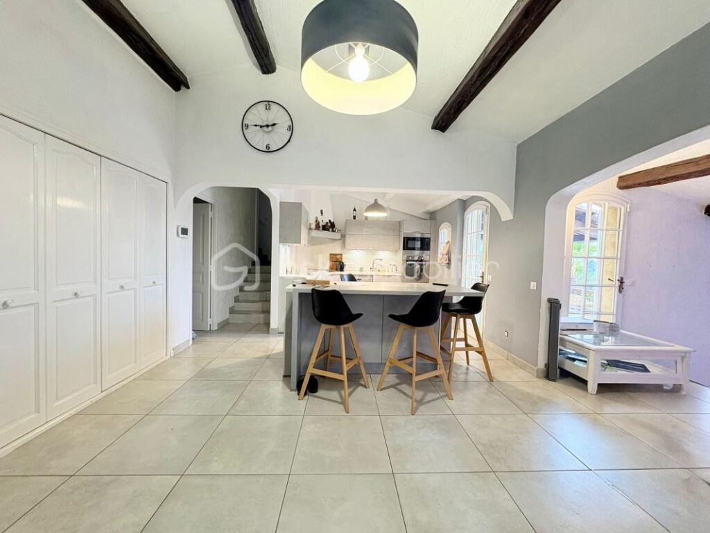 La Gaude – Villa de caractère avec piscine, studio indépendant et DPE A, au calme absolu – 5 pièces – 4 chambres – 175 m²