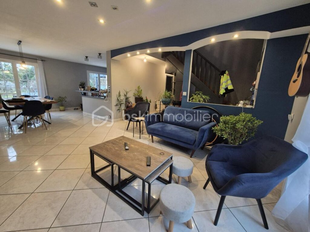 Maison 112 m2 avec piscine en parfait état à Poilly-lez-Gien – 5 pièces – 4 chambres – 112 m²