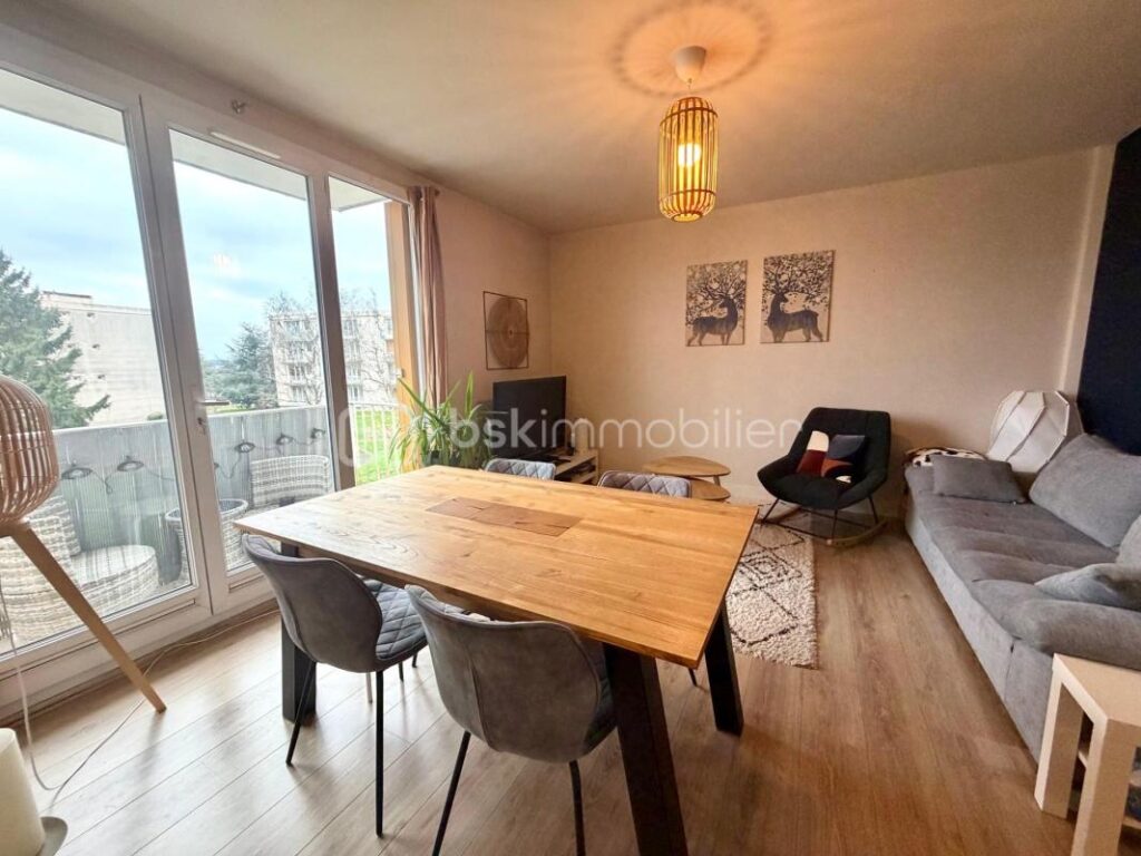 Appartement F4 résidence Bellevue avec une place de parking privée et une cave – 4 pièces – 3 chambres – 74 m²