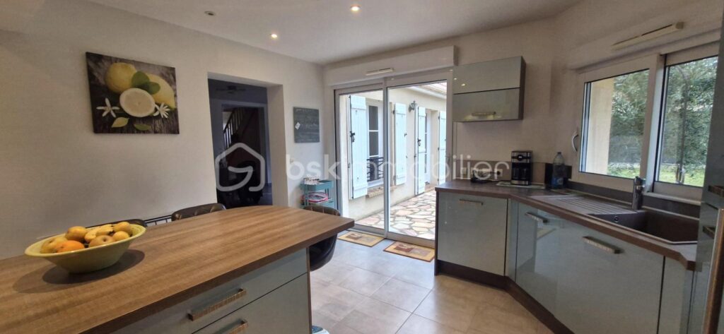 PROCHE MENNECY!!! SPACIEUSE MAISON INDEPENDANTE ! – 8 pièces – 5 chambres – 156 m²