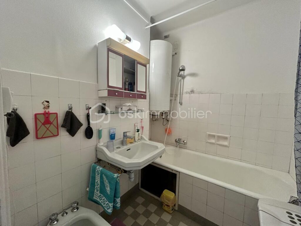 Annecy – T3 de 71m2 dernier étage vendu loué – Vue dégagée – 3 pièces – 2 chambres – 71 m²