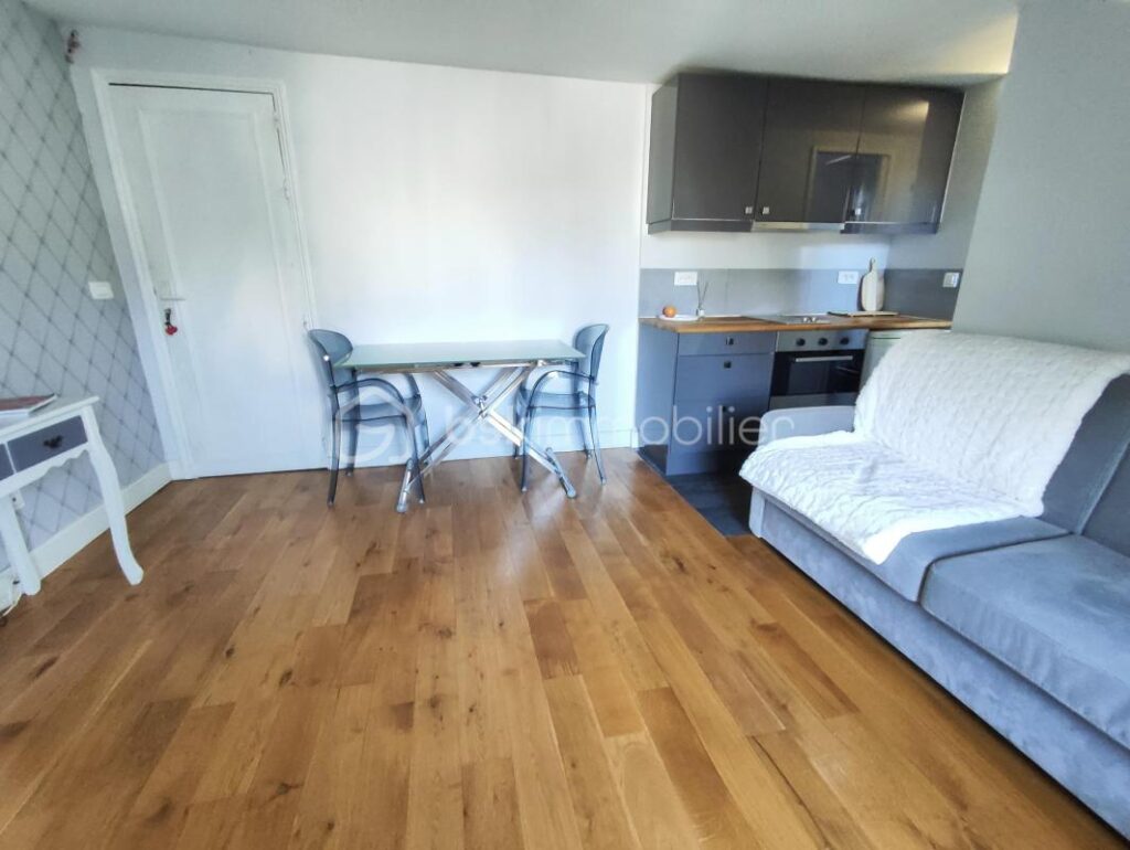 Paris 14ème Secteur Raspail/Denfert Rochereau, Dans un immeuble de standing, studio en parfait état au dernier étage avec ascenseur – 1 pièce – NR chambres – 23 m²