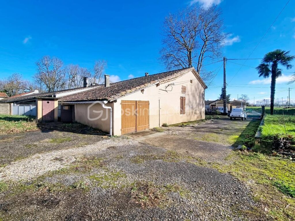 Maison à rénover, vue panoramique et fort potentiel locatif à Miradoux – 7 pièces – 5 chambres – 174 m²
