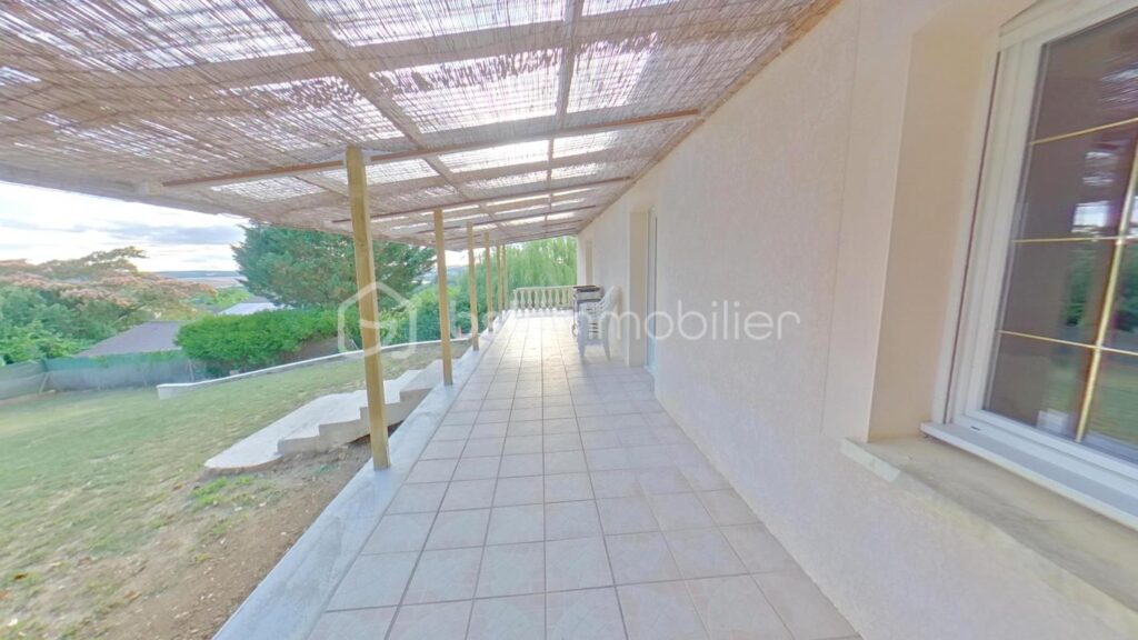 Pavillon de plain pied sur sous-sol de 127 m² sur 3450 m² de terrain – 5 pièces – 3 chambres – 127 m²