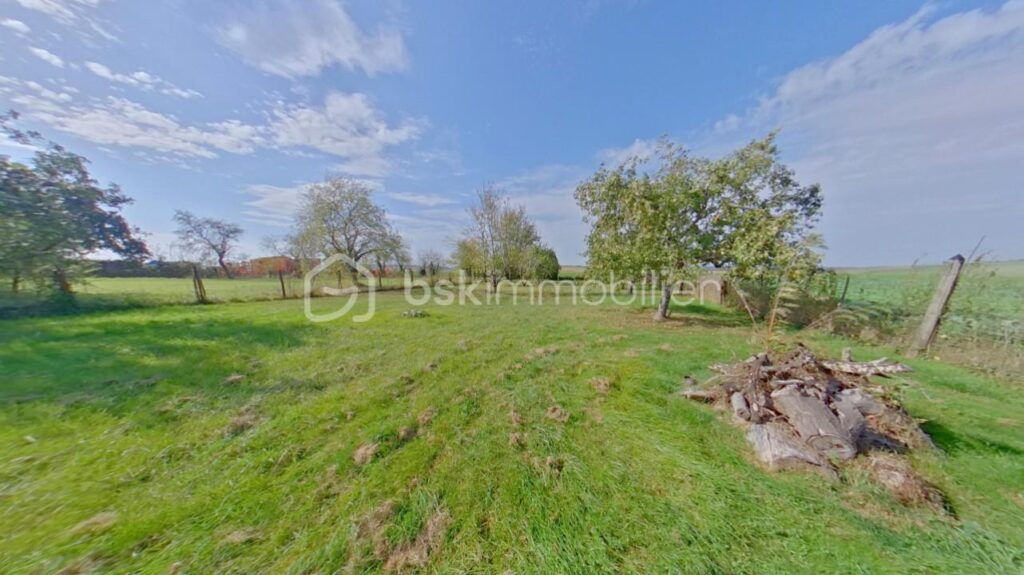 Maison de Campagne de plain pied de 132 m² avec grenier aménageable dans un environnement verdoyant – 5 pièces – 3 chambres – 132 m²