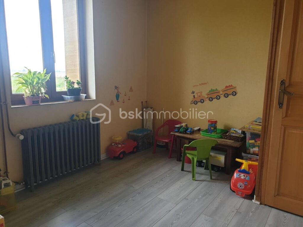 Ancien Corps de ferme rénové et de Plain-pied sur la Commune d’Arrou – 5 pièces – 4 chambres – 109 m²