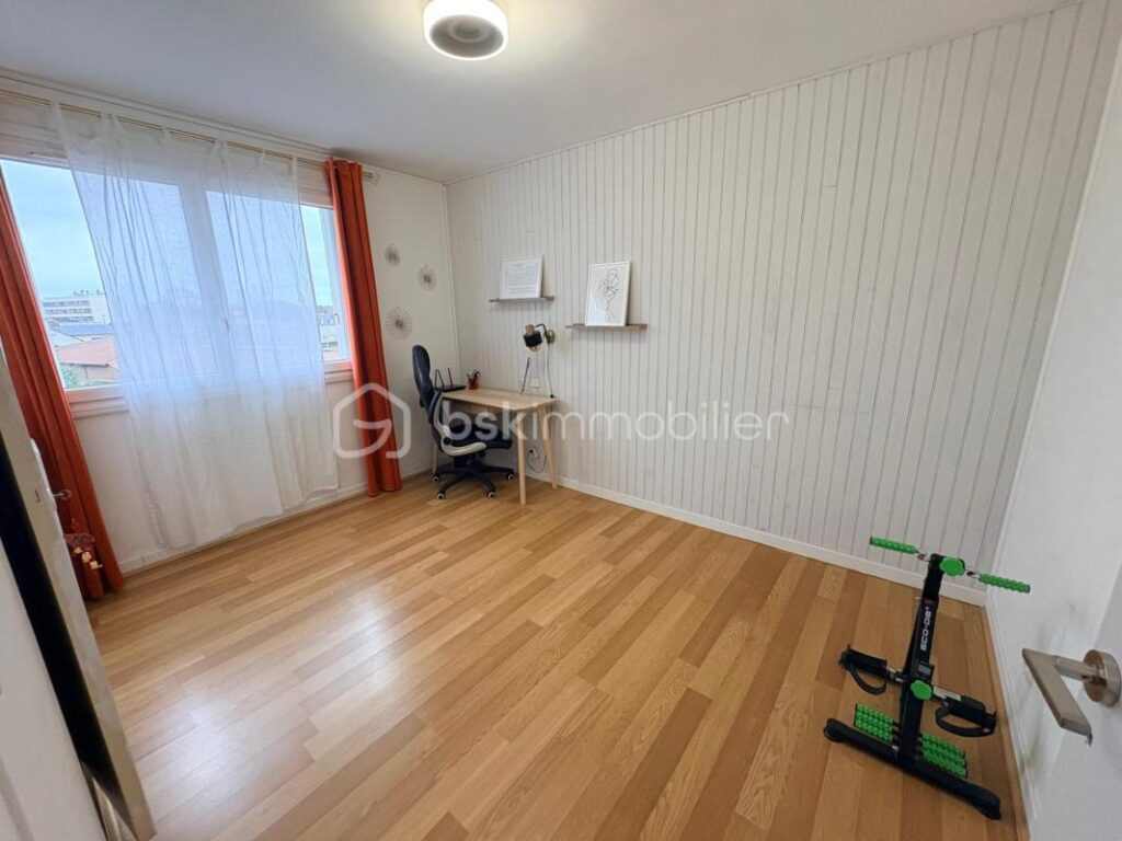 Appartement lumineux vue Pyrénées avec balcon – 3 pièces – 2 chambres – 77 m²