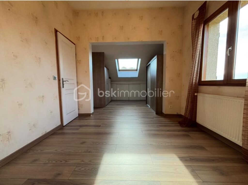 Maison F5 de 151 m² au sol, située sur les hauteurs de Voglans avec Piscine – 6 pièces – 4 chambres – 103 m²