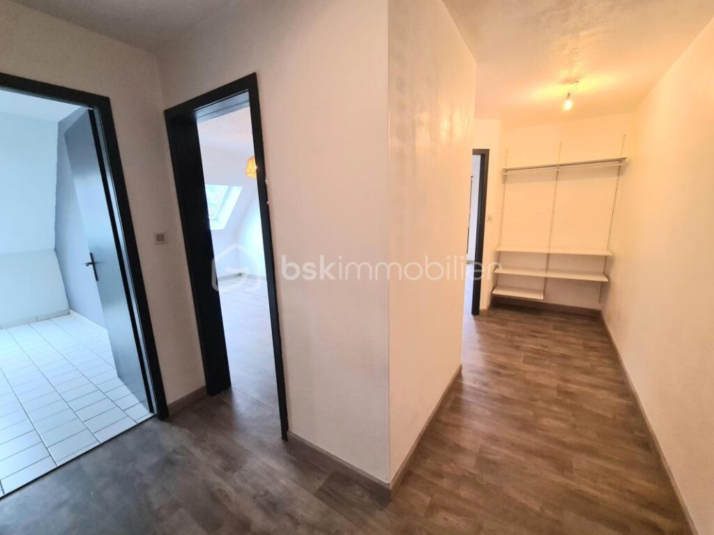 Charmant F2 avec terrasse – Dernier étage, vue dégagée sur les vignes – 2 pièces – 1 chambre – 54 m²