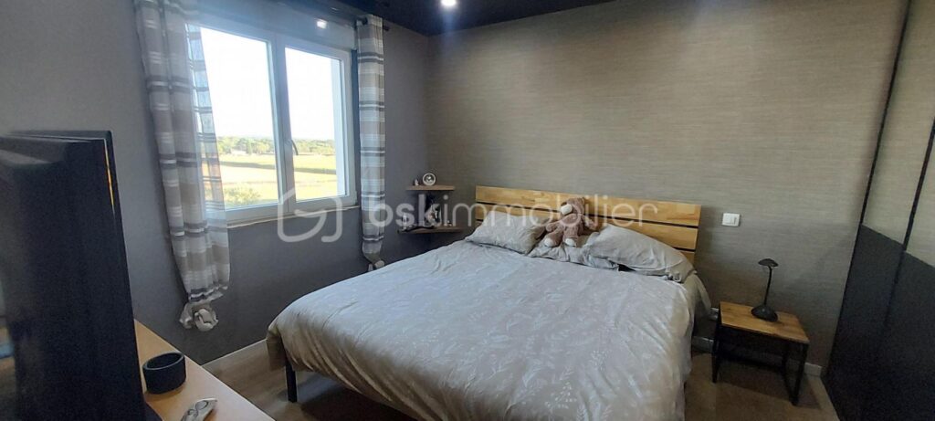 SOUS OFFRE D’achat !!!! Maison 5 chambres, grand terrain plat et piscinable, puits+ grande dépendance cadastrée – 8 pièces – 5 chambres – 135 m²