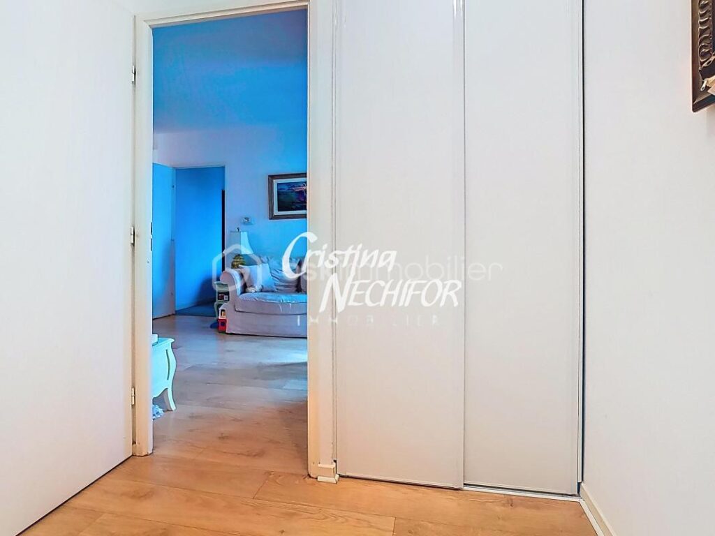 À VENDRE – Appartement 2 pièces avec une loggia– Dernier étage – Une place de parking – SERRIS (77700) – 2 pièces – 1 chambre – 45 m²