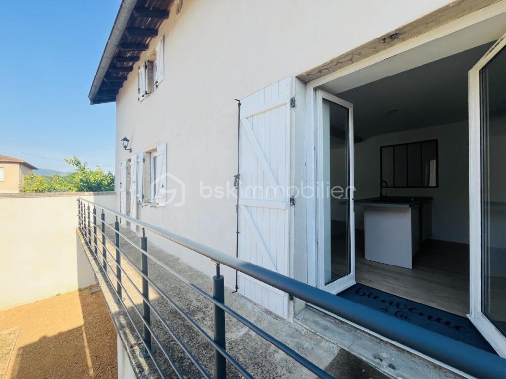 Maison de charme rénovée – 135m² au cœur d’une ferme rénovée – Proche Villefranche-sur-Saône – 4 pièces – 3 chambres – 120 m²