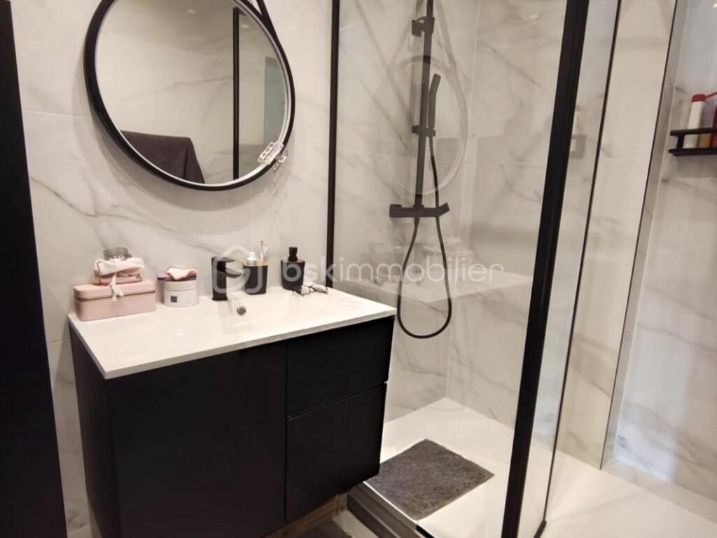 VILLA DE PRESTIGE – 270m² – PISCINE – CARROS VILLAGE – 7 pièces – 5 chambres – 264 m²