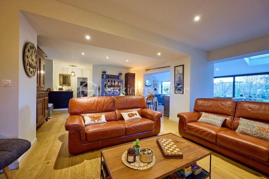 Demeure de caractère en plein cœur de ville et à deux pas des plages – 8 pièces – 6 chambres – 259 m²