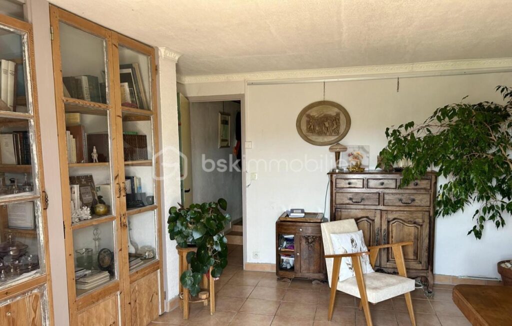 COUP DE CŒUR avec cette maison de village au cœur de la Provence de Giono à Puimichel, 04700 ! – 6 pièces – 3 chambres – 122 m²