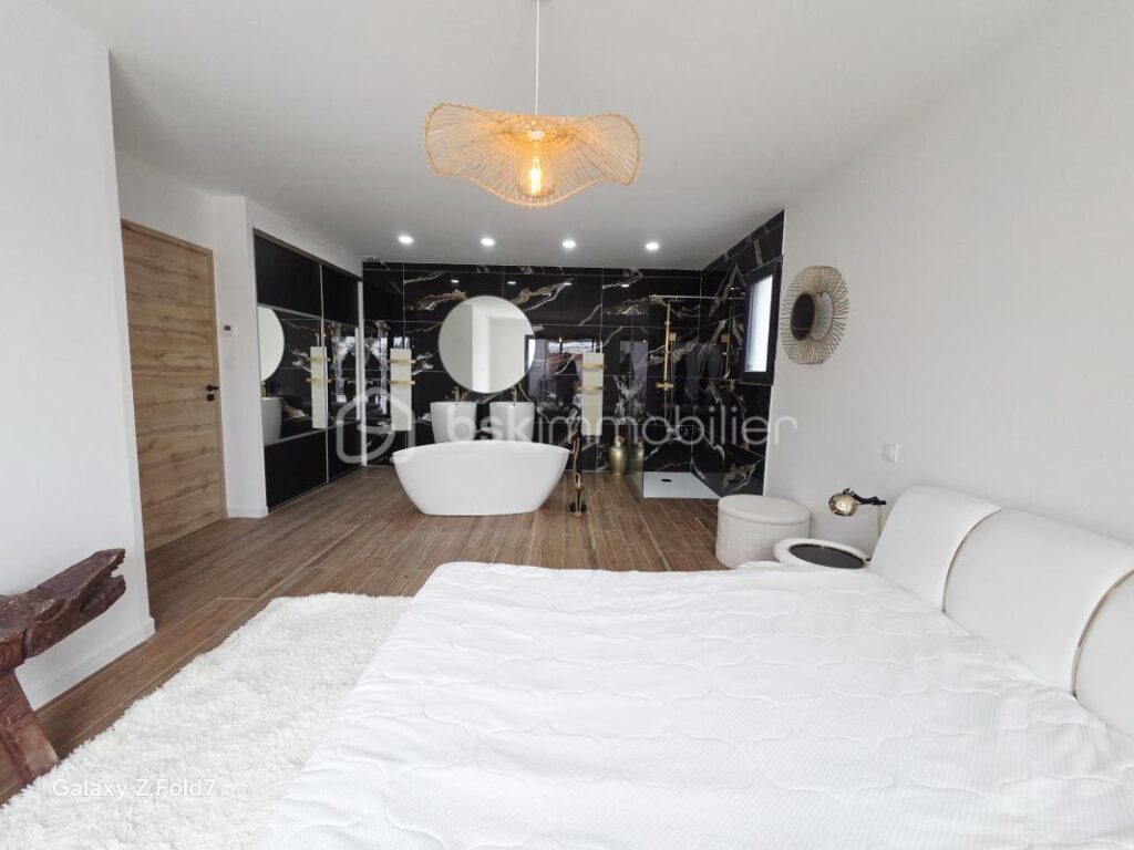 CONTEMPORAINE DE PLAIN PIED FALGUIERES T5 AVEC PISCINE – 5 pièces – 4 chambres – 171 m²