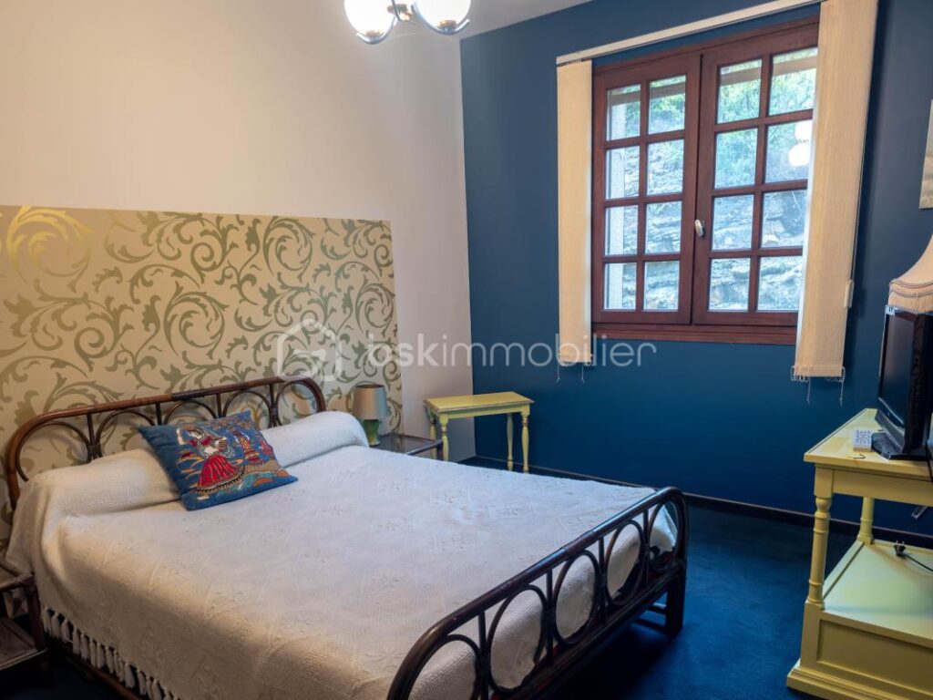 Sainte Radegonde, 5 chambres, piscine, grand terrain et garage – 6 pièces – 5 chambres – 210 m²