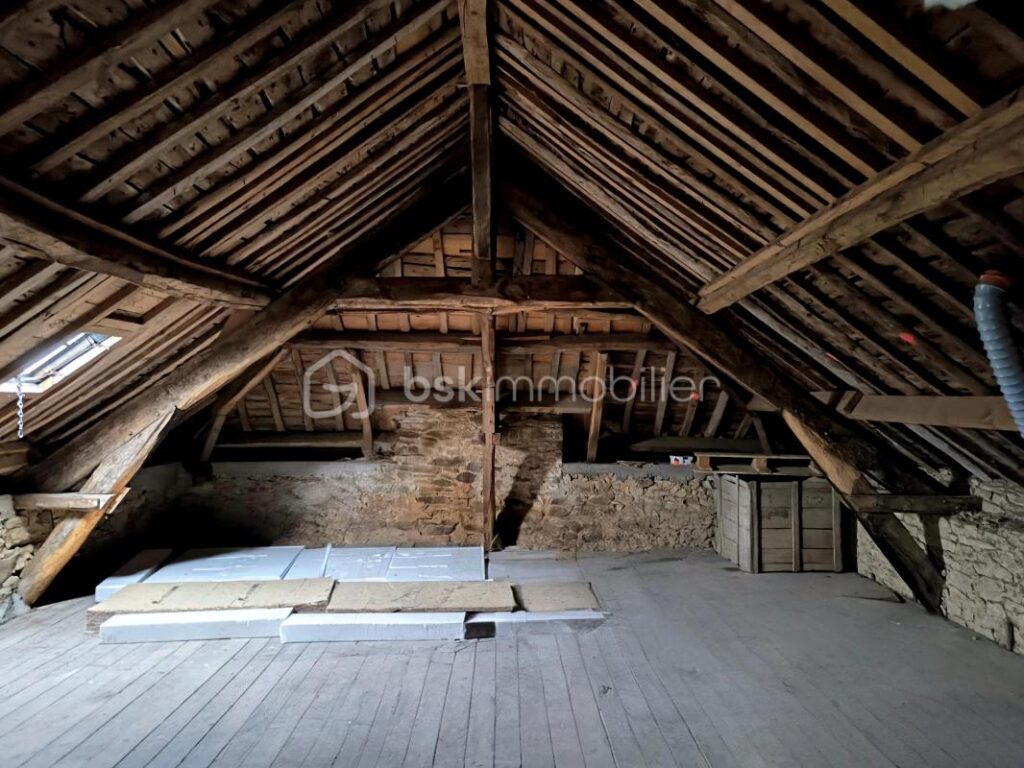 Maison centre-ville – Jardin – 140m² + 80m² au sol de combles à aménager – 4 pièces – 2 chambres – 140 m²