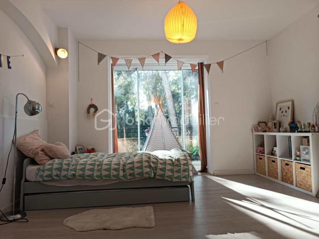 Haut de villa de charme – 4 pièces – 3 chambres – 128 m²