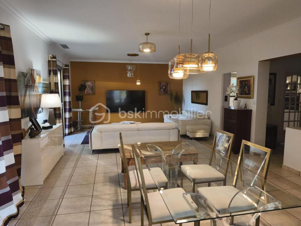 DOMAINE EN MEDITERRANEE – 8 pièces – 6 chambres – 245 m²