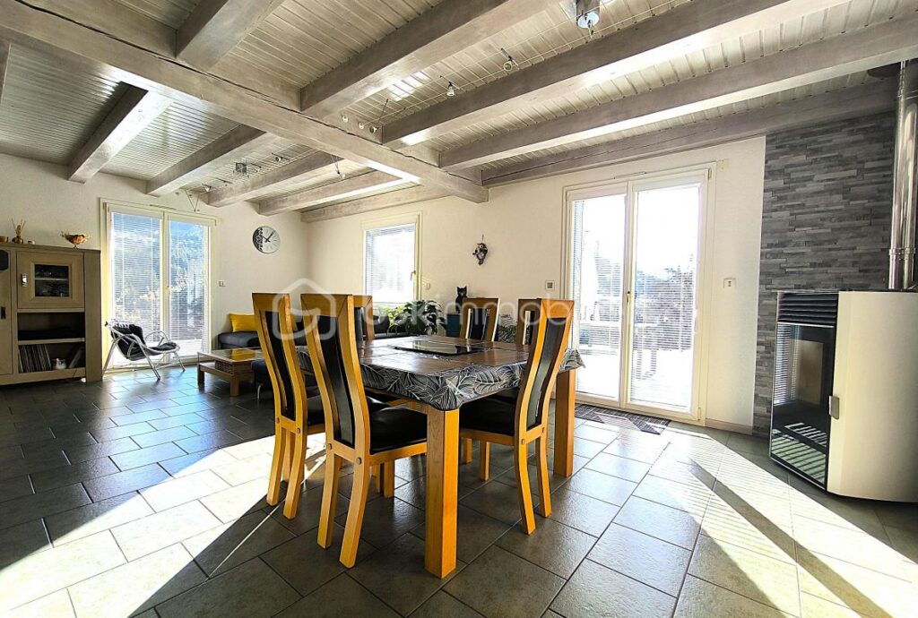 JOLIE MAISON 158m2 – 5 pièces – 4 chambres – 158 m²