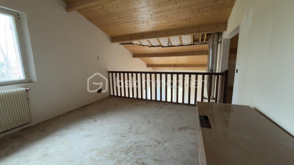 Magnifique maison de 136 m2 sur 4000 m2 de terrain – 6 pièces – 3 chambres – 136 m²