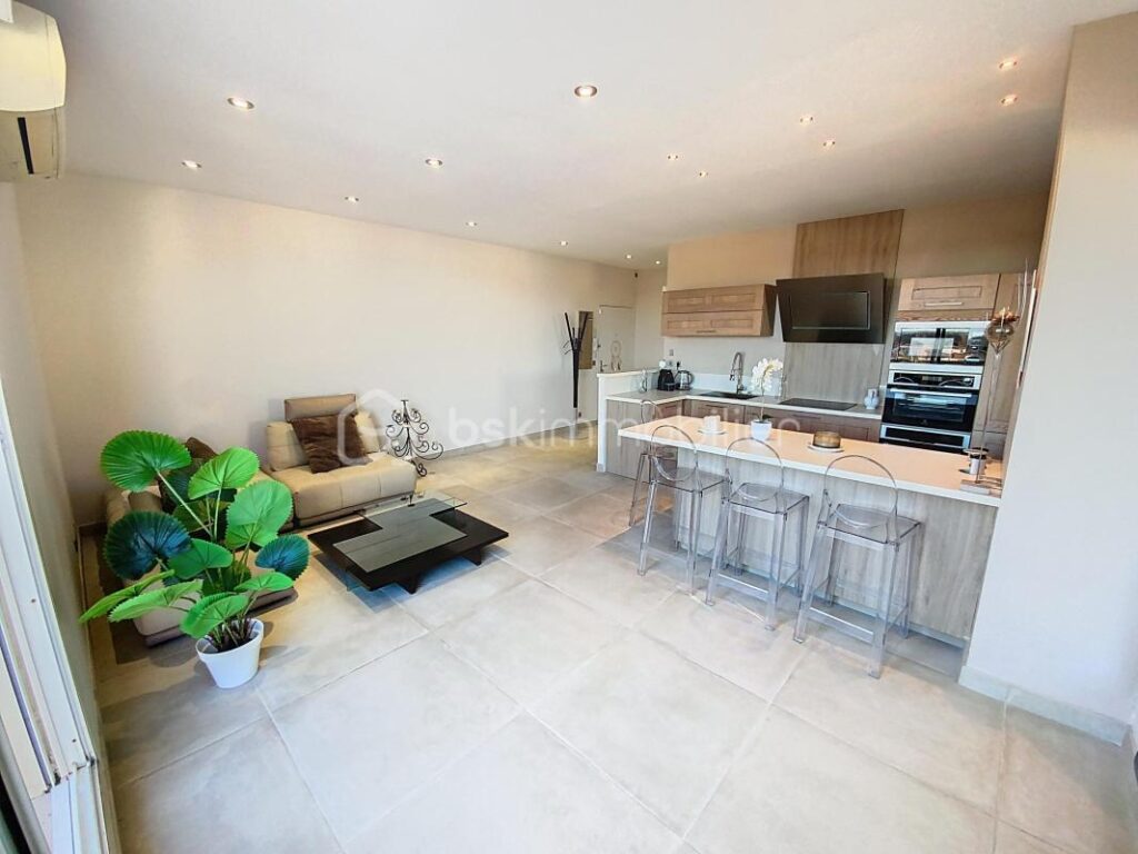 •⁠ ⁠COUP DE COEUR – LATTES PORT ARIANE- RARE – VUE EXCEPTIONNELLE- APPARTEMENT T3 DE STANDING 89m2- DEUX GARAGES BOX – DEUX PLACES DE PARKING * – 3 pièces – 2 chambres – 89 m²