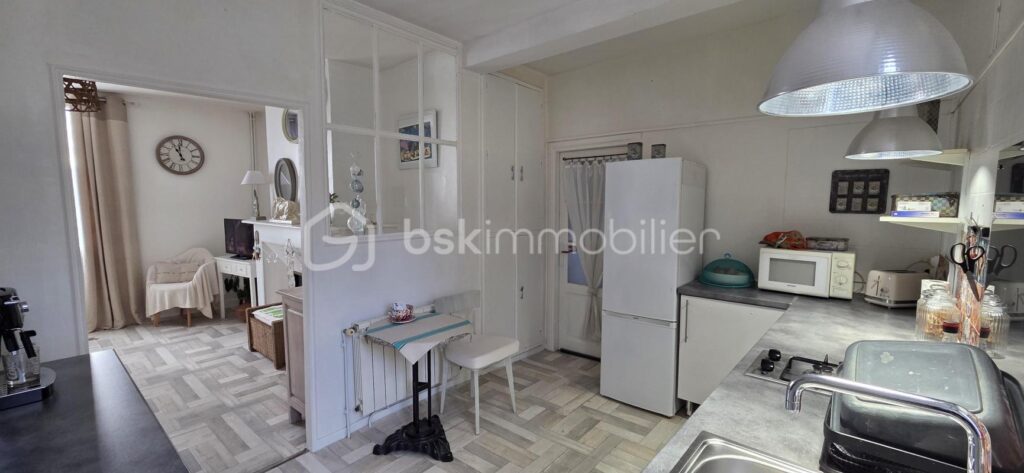 Charmante maison mitoyenne avec jardin à 2 minutes du centre-ville – 6 pièces – 4 chambres – 101 m²